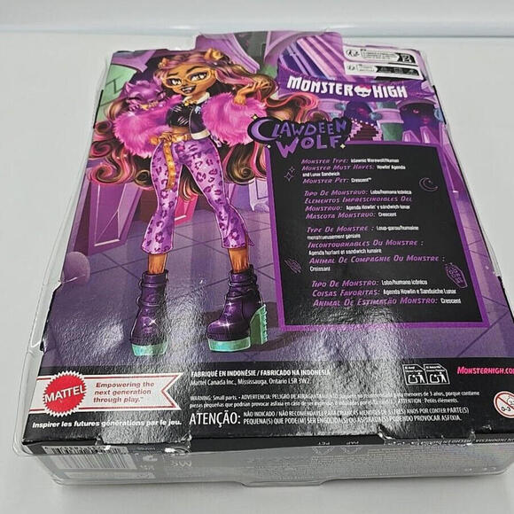 Monster High Clawdeen Wolf Doll with Pet Dog Crescent and Accessories Backpack - Picture 6 of 9